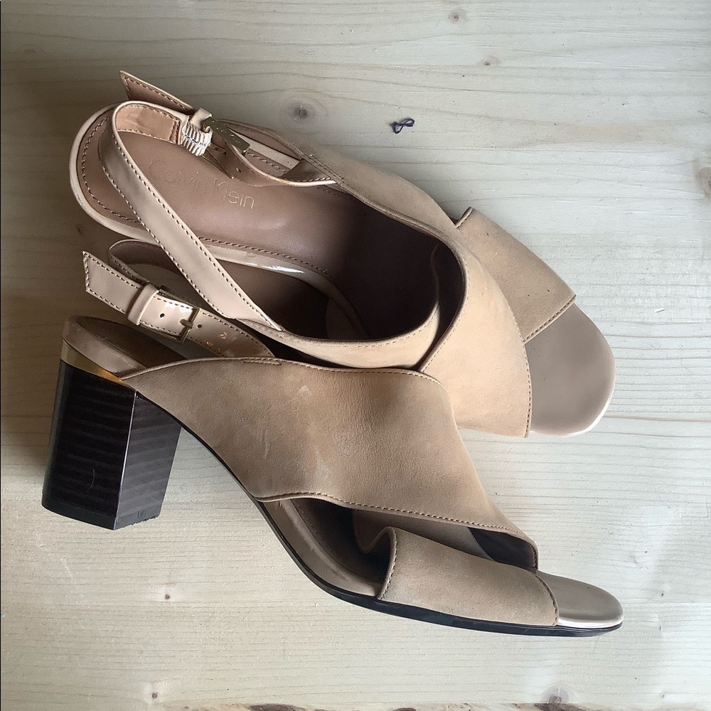 Calvin Klein Cindya Suede Sandals Sz 8